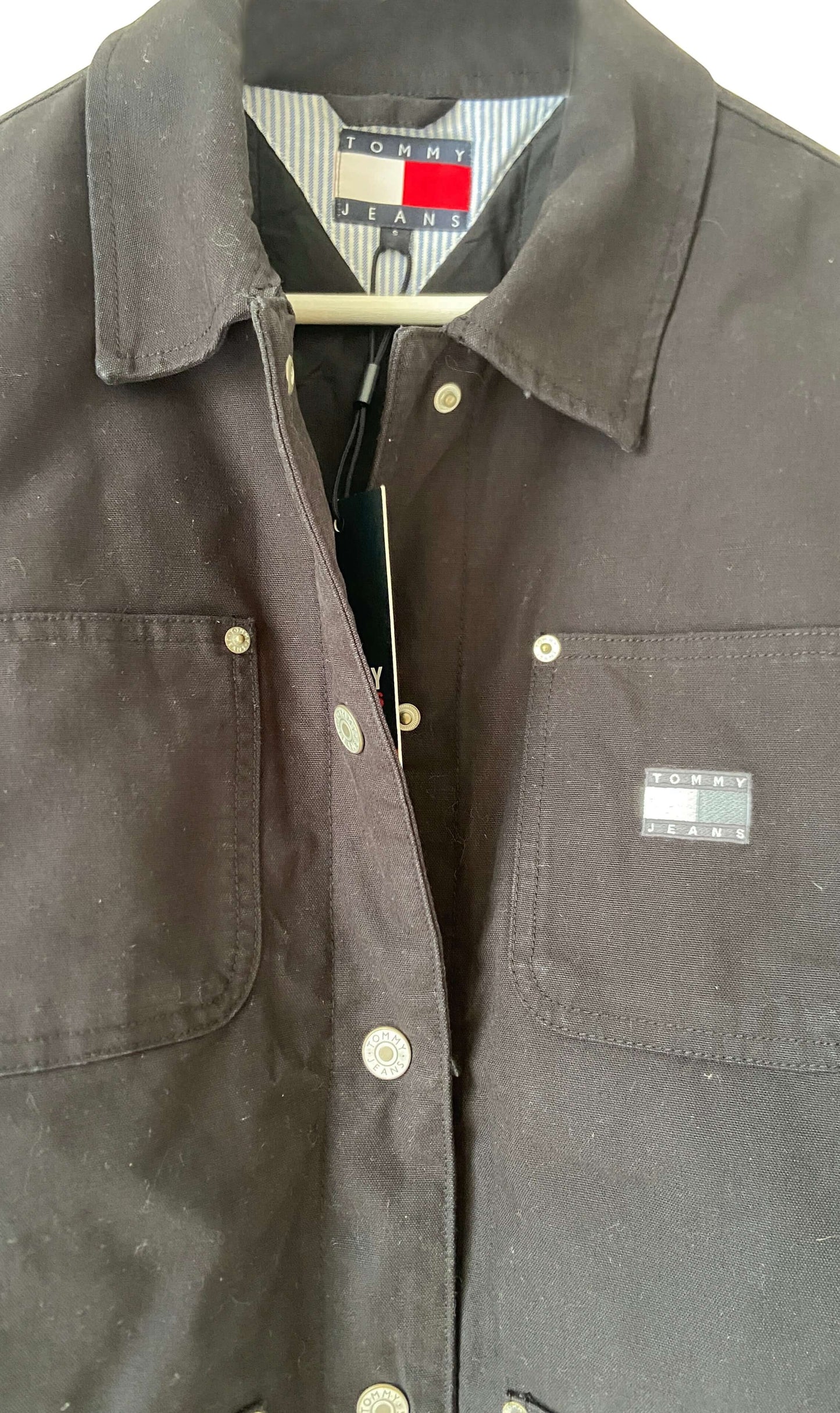 BITAMBS Tommy Hilfiger black cotton canvas workwear jacket with branded metal buttons and chest pocket logo