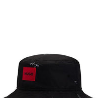 Bob HUGO Noir Monogramme avec Patch Logo Rouge