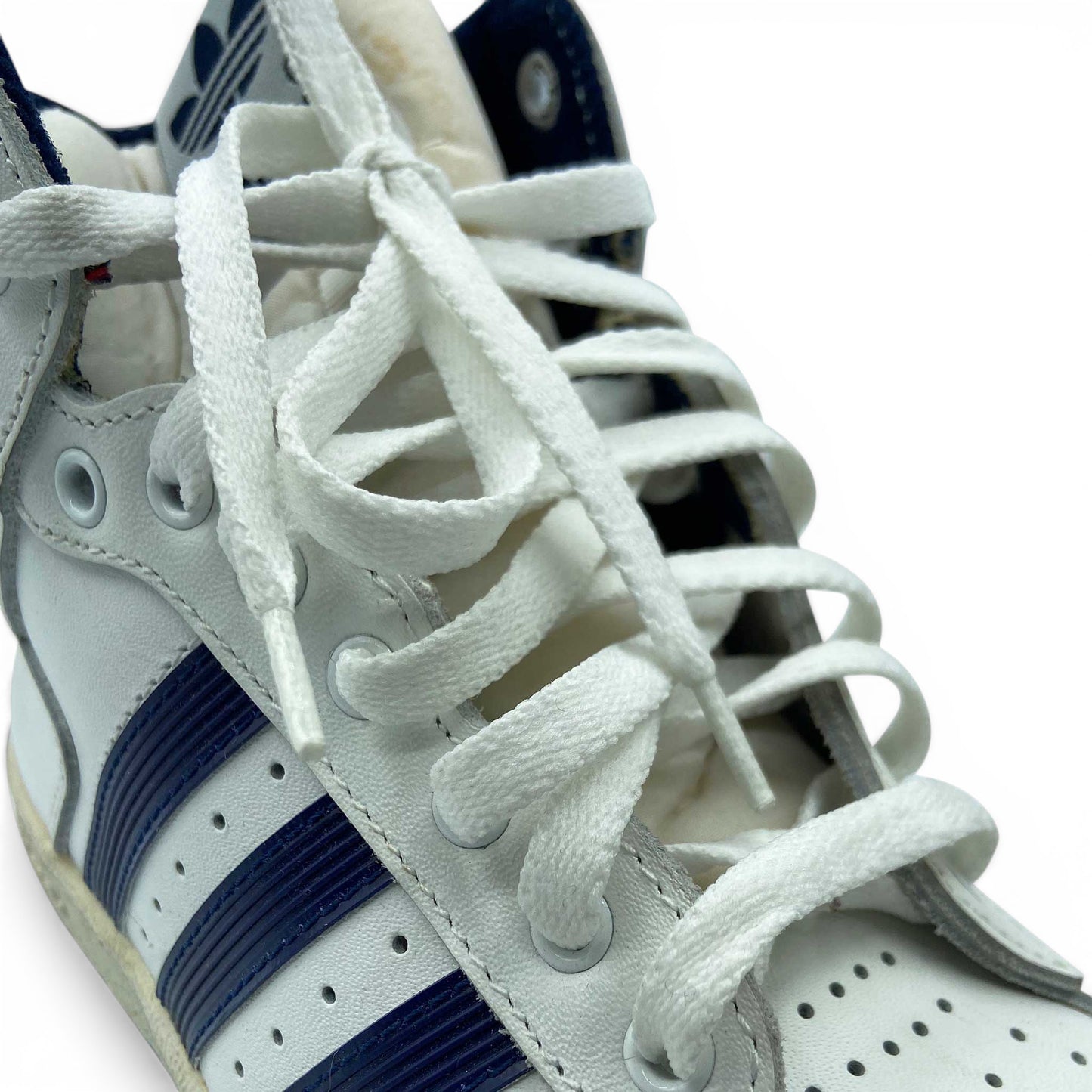 Adidas Pro Conference Vintage AG7320 – Baskets Hautes Rétro Blanc Bleu Rouge