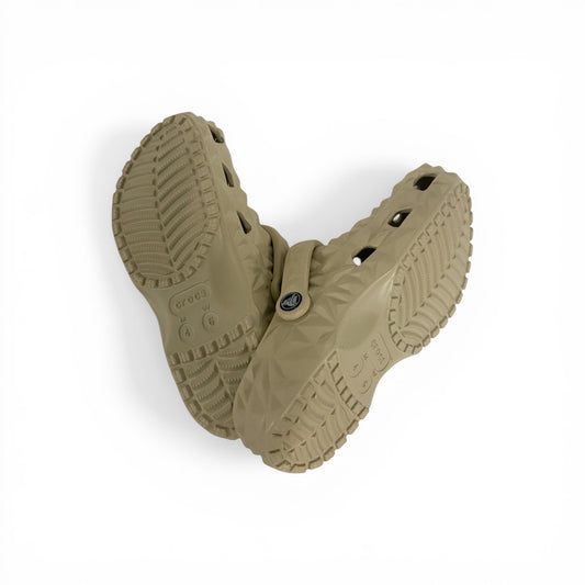 Crocs Noires Unisex à Motif Géométric – Sabots Confort Premium avec Bride Ajustable