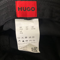 Bob HUGO Noir avec Patch Logo Rouge