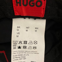 Bob HUGO Noir avec Patch Logo Rouge