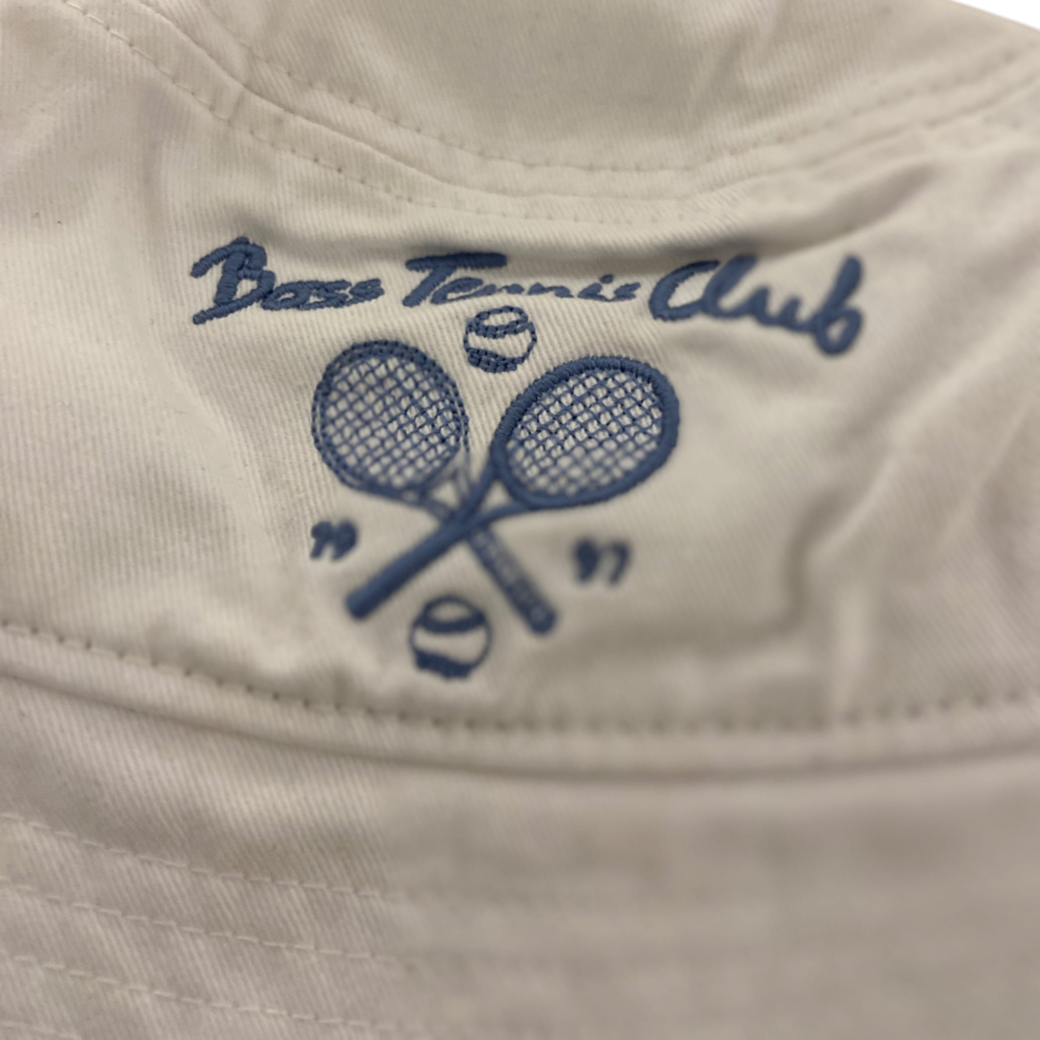 Bob BOSS Tennis Club Noir Brodé – Logo Raquettes
