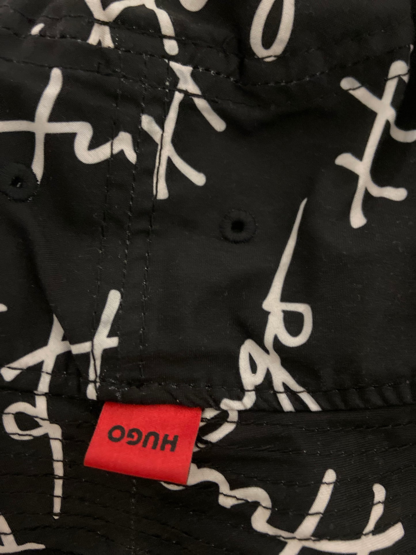 Bob HUGO Monogramme Noir & Blanc – Bucket Hat Homme