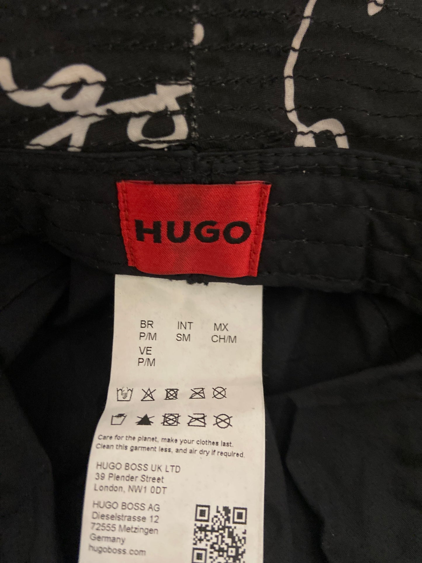Bob HUGO Monogramme Noir & Blanc – Bucket Hat Homme