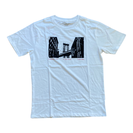 T-Shirt Calvin Klein Jeans Enfant Manhattan Bridge Blanc – T-Shirt Graphique en Coton Manches Courtes