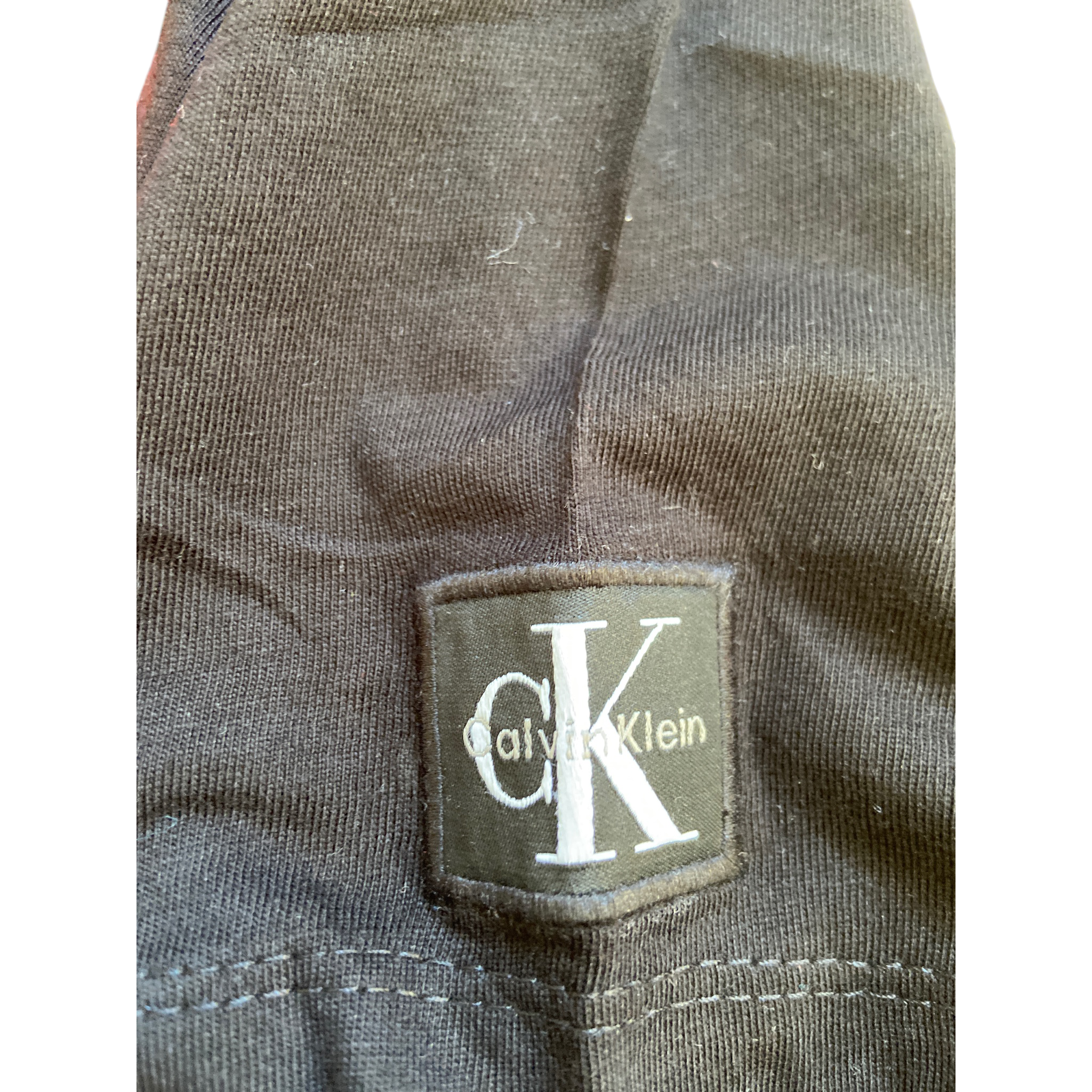 T-Shirt Calvin Klein Jeans Enfant Noir – T-Shirt Logo Relief Rouge Manches Courtes