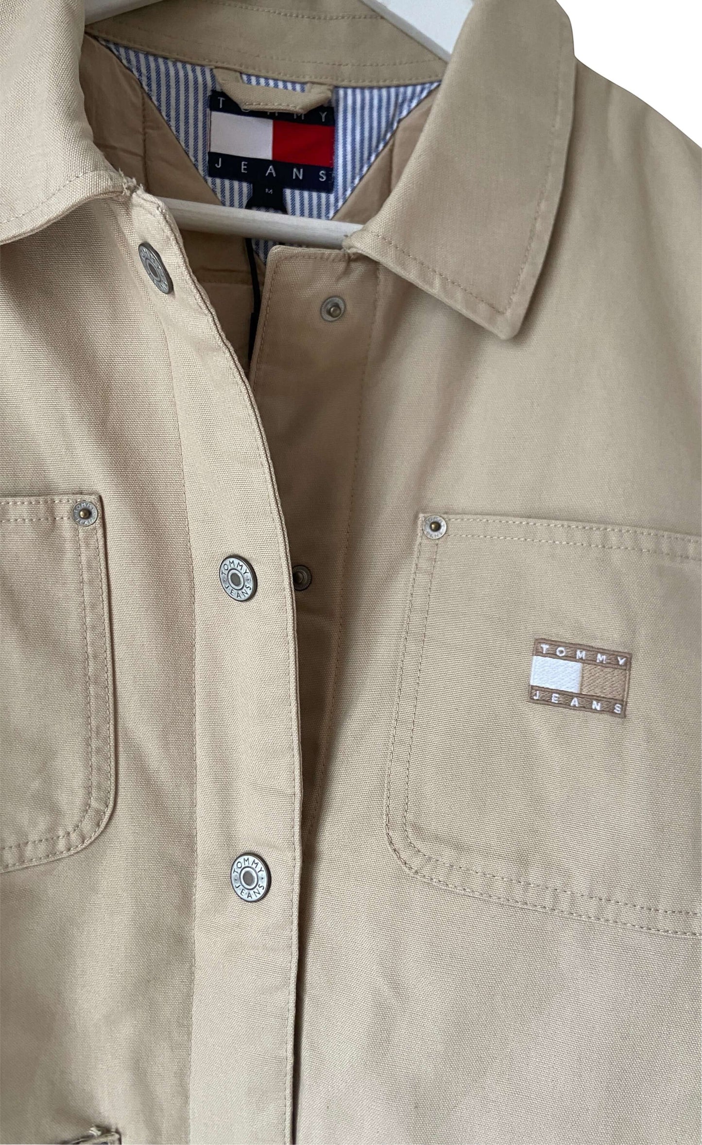 BITAMBS Tommy Hilfiger beige cotton canvas workwear jacket with utility pockets and striped interior lining.
