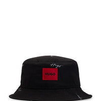 Bob HUGO Noir Monogramme avec Patch Logo Rouge